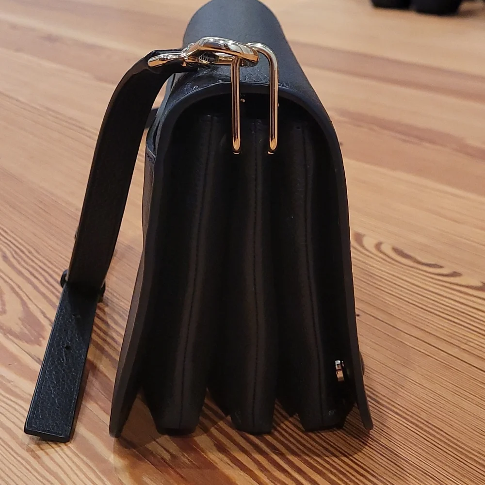 Cole Haan Expandable purse - Picture 4 of 4
